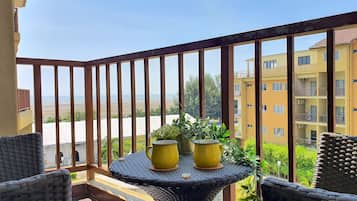 Apartamento básico, 2 quartos (C1-3-07) | Sacada