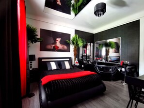 2 chambres, coffres-forts dans les chambres, bureau