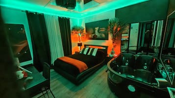 2 bedrooms, in-room safe, desk, iron/ironing board