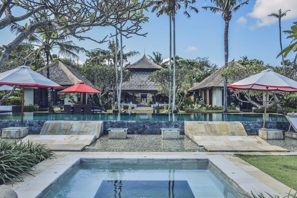 حمّام سباحة خارجي