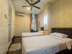 Kamar Twin Standar | Meja kerja, Wi-Fi gratis, dan seprai linen