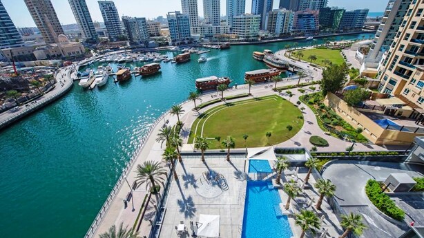 Outdoor pool - Pelican Stay - Full Marina and Pool View (Dubai)