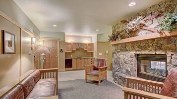 Condo, 2 Bedrooms | Interior