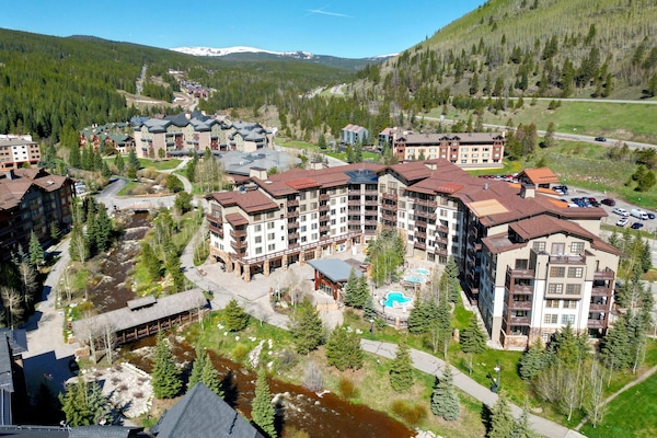 Condo, 2 Bedrooms | Aerial view