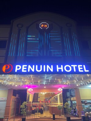 Front of property - Penuin Hotel (Batam)