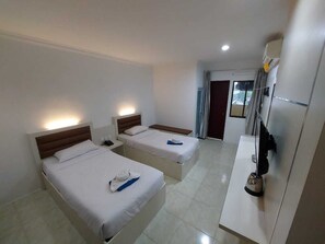 Gold Room | Free WiFi, bed sheets - Penuin Hotel (Batam)