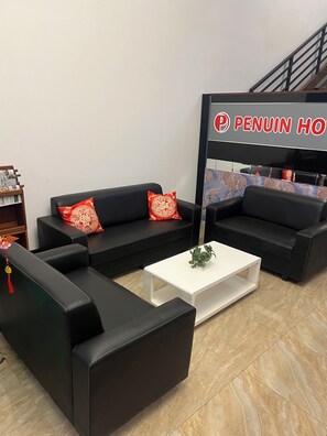 Reception - Penuin Hotel (Batam)