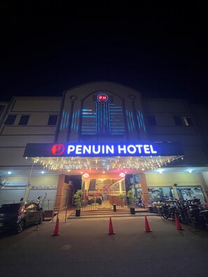Front of property - Penuin Hotel (Batam)