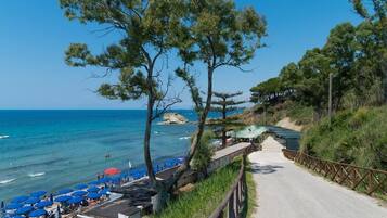 Una spiaggia nelle vicinanze