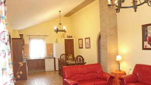 TV, fireplace - Chalet de la casa Forestal (Conil de la Frontera)