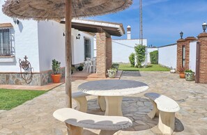 Outdoor dining - Forest house with private pool (CONIL DE LA FRONTERA)