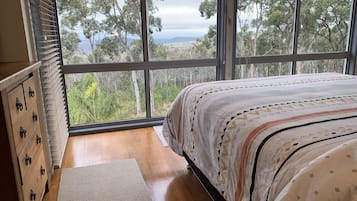3 bedrooms, iron/ironing board, travel cot, bed sheets