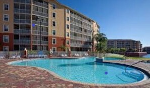 حمّام سباحة خارجي، حمّام سباحة مُدفَّأ