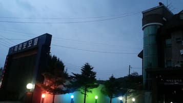 Fachada de la propiedad