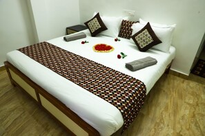 Egyptian cotton sheets, premium bedding, down duvets, pillow-top beds - The Gazelle Villa Resort (Udumbanchola)