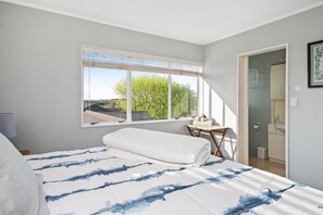 6 Schlafzimmer, Schreibtisch, Bügeleisen/Bügelbrett, WLAN
