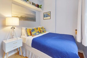 2 bedrooms, desk, iron/ironing board, free WiFi - Comfy And Easy For Central London (London)