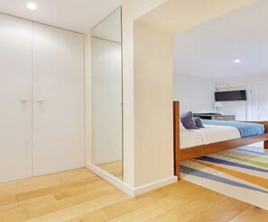 2 bedrooms, desk, iron/ironing board, free WiFi - Comfy And Easy For Central London (London)