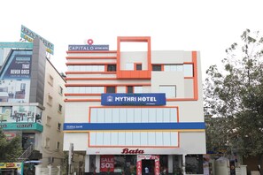 Exterior - Capital O 63727 Mythri Hotel (Hyderabad)