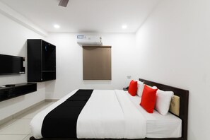 Deluxe Double Room | Bed sheets - Capital O 63727 Mythri Hotel (Hyderabad)