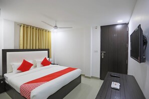 Standard Double Room - OYO 48664 White House (New Delhi)