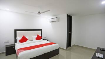 Standard Double Room | Free WiFi, bed sheets