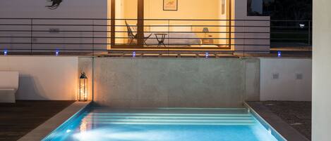 Et oppvarmet basseng