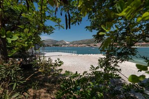 Property grounds - Apartment Lorena with pool (Seget Donji)