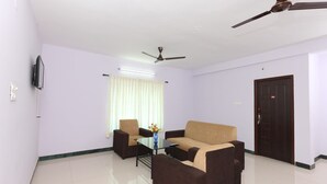 TV - OYO 37209 Fortune Apartment (Coimbatore)