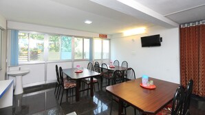 Restaurant - OYO 37209 Fortune Apartment (Coimbatore)
