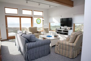 Cottage, 4 Bedrooms | Living room