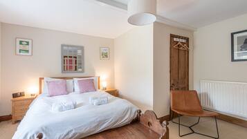 3 bedrooms, iron/ironing board, free WiFi, bed sheets