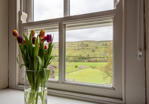 Dog Friendly 3 Bed Swaledale Cottage in Yorkshire Dales | Sleeps 5 | River Valley Views | WiFi & Cen