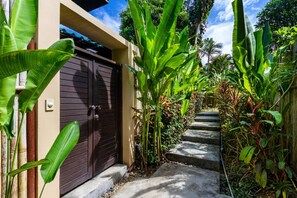 Exterior - Love Layan (Choeng Thale)