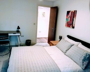 1 室のベッドルーム、アイロン / アイロン台、WiFi (無料)、ベッドシーツ