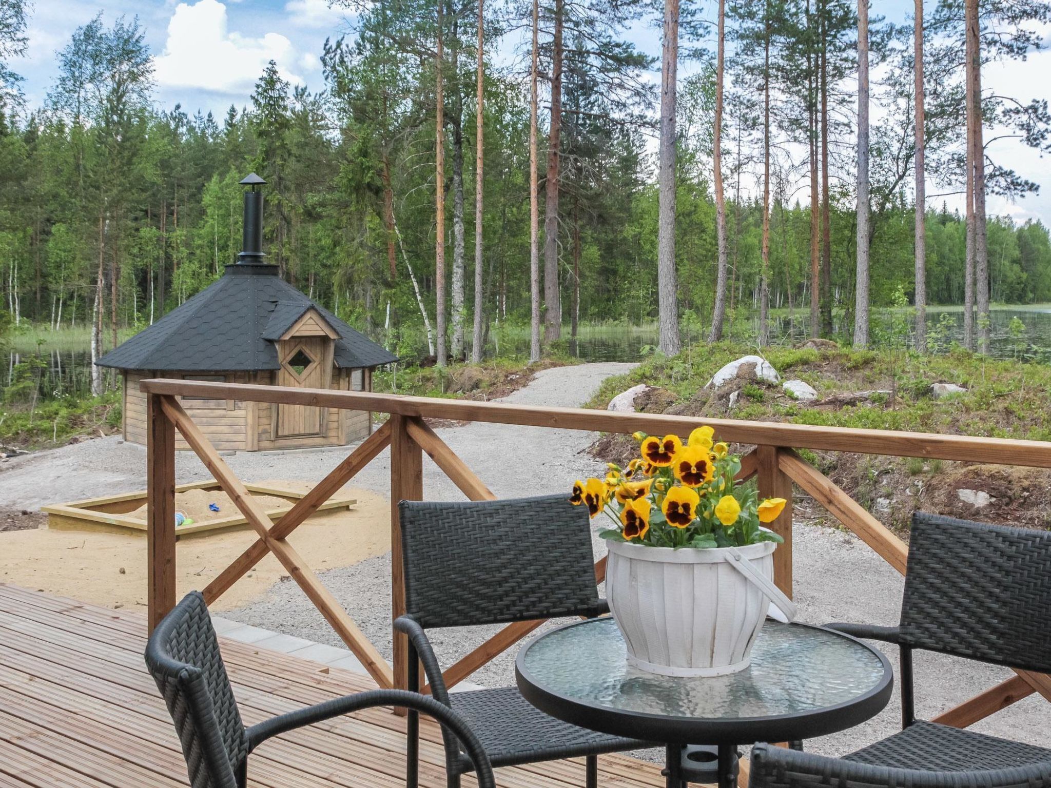 屋外ダイニングエリア