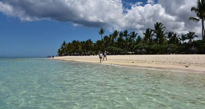 Villa Osumare mit Blick auf den Strand und den Indischen Ozean