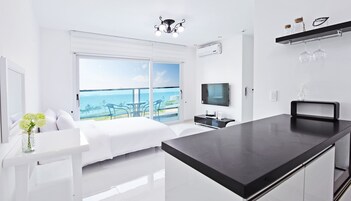 Decoración personalizada, muebles diferentes y wifi gratis