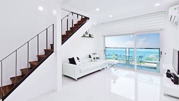 Duplex A Spa (Spa 20,000 KRW per room, Pay on site - Americano for 2) | Living area