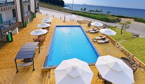 Piscina externa sazonal