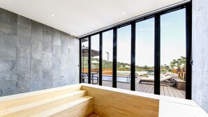 Family Suite | Deep-soaking bathtub - Ulsan Calmare Pension (Ulsan)