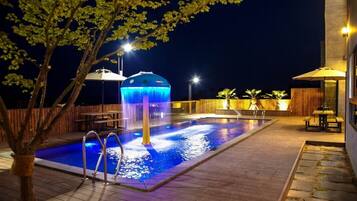 Seasonal outdoor pool