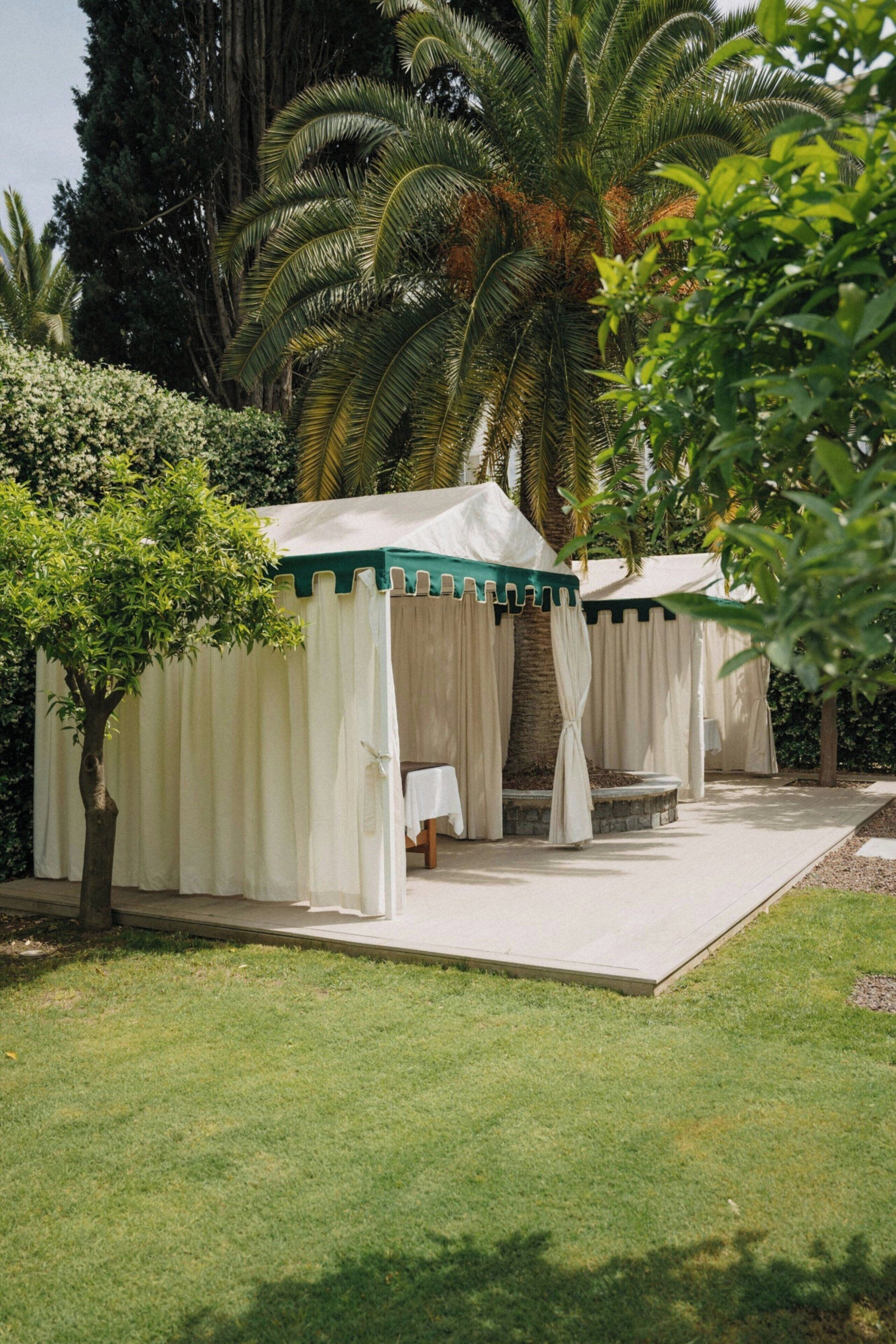 Couples treatment rooms, sauna, hot tub, steam room, body treatments