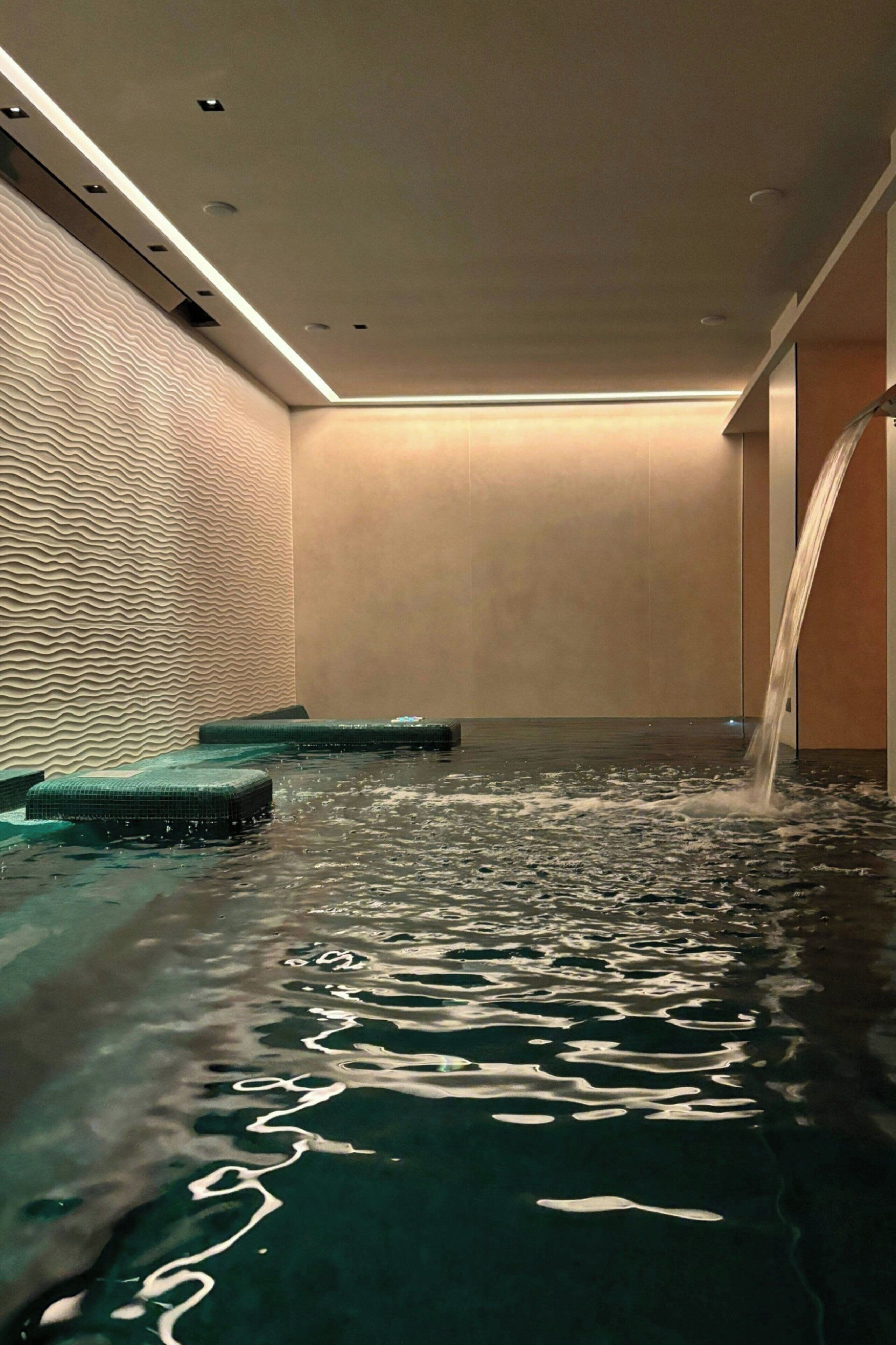 双人护理室、桑拿、热水浴缸、湿蒸房、身体护理、热石按摩