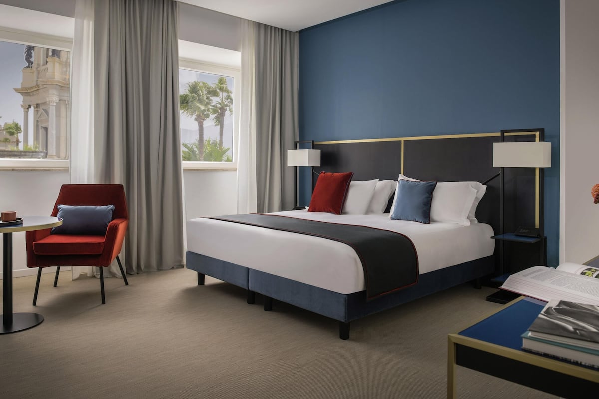 Suite Junior, 1 très grand lit | Literie de qualité supérieure, surmatelas, minibar