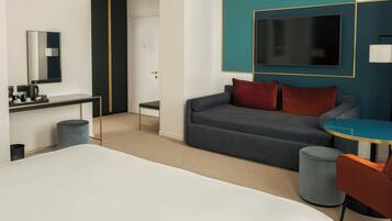 Premium bedding, pillow-top beds, minibar, in-room safe