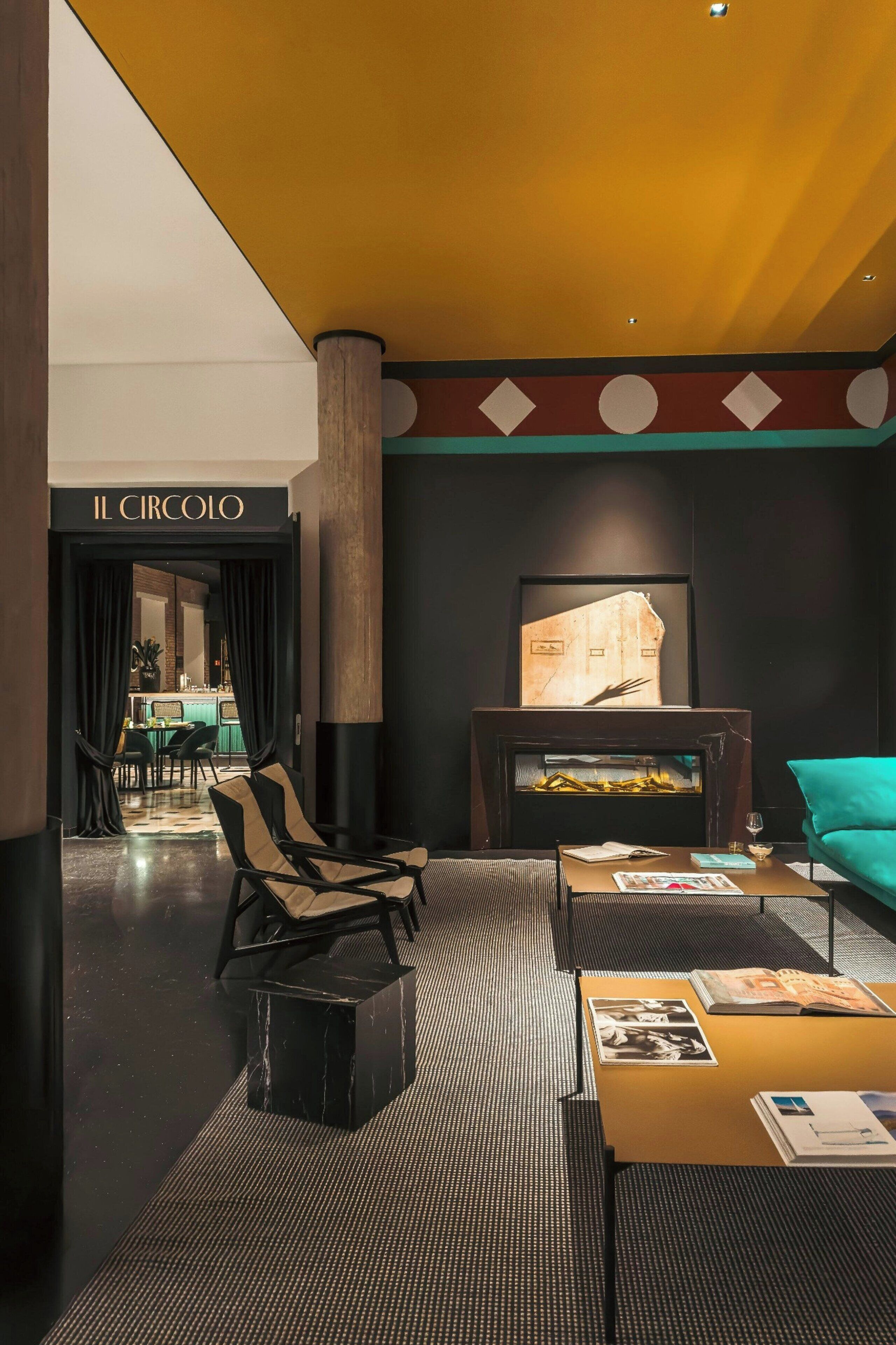Lobby lounge