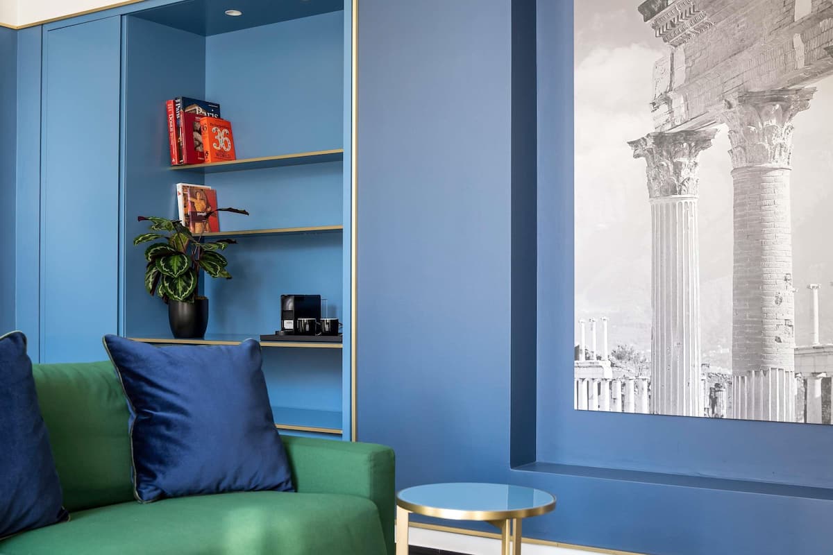 Suite, 1 King Bed | Premium bedding, pillowtop beds, minibar, in-room safe