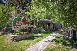 A sign for Sierra Park Villas with a pathway leading to a building. - Sierra Park Villas #66 Bldg. N (Mammoth Lakes)