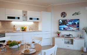 Kühlschrank, Mikrowelle, Ofen, Geschirrspüler